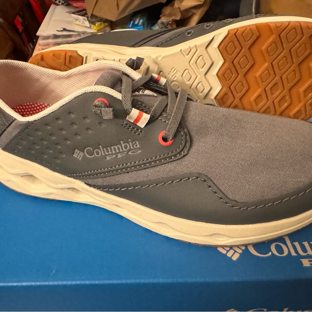 Columbia Men's Gray and Red Sneakers